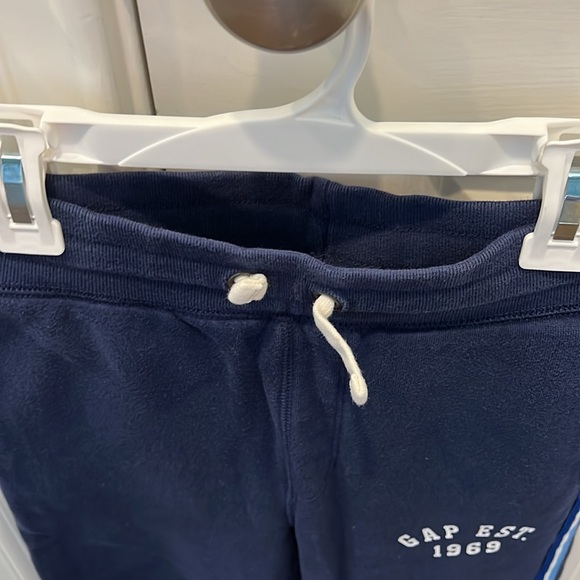 Super cute navy size large gap jogging pants - Picture 5 of 8